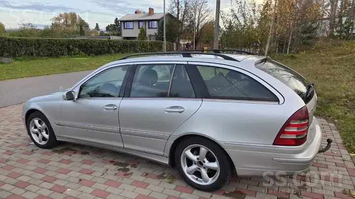 Mercedes-Benz C200 2004 photo 3