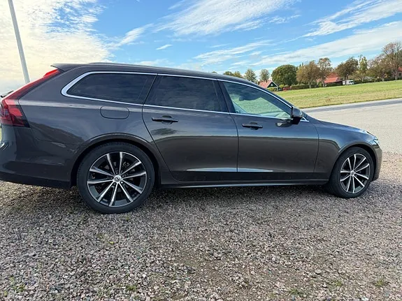 Volvo V90 2021 photo 2