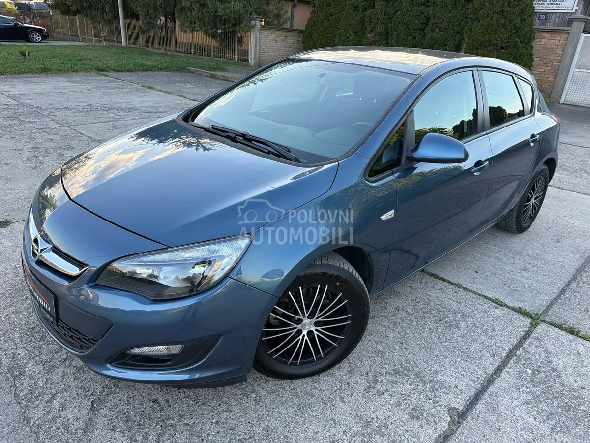 Opel Astra J 2013 photo 5
