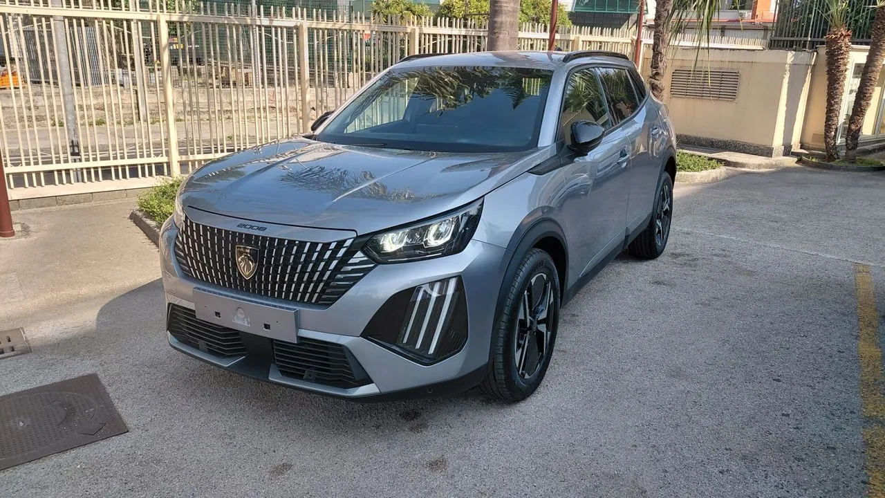 Peugeot 2008 2024 photo 2