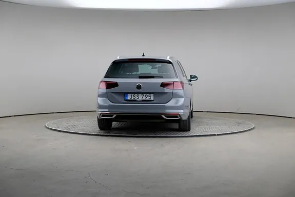 Volkswagen Passat 2023 photo 2
