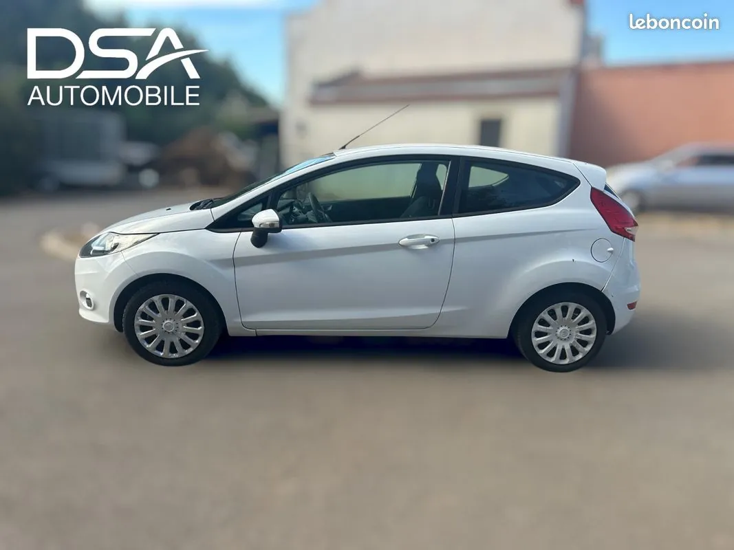 Ford Fiesta 2012 photo 2