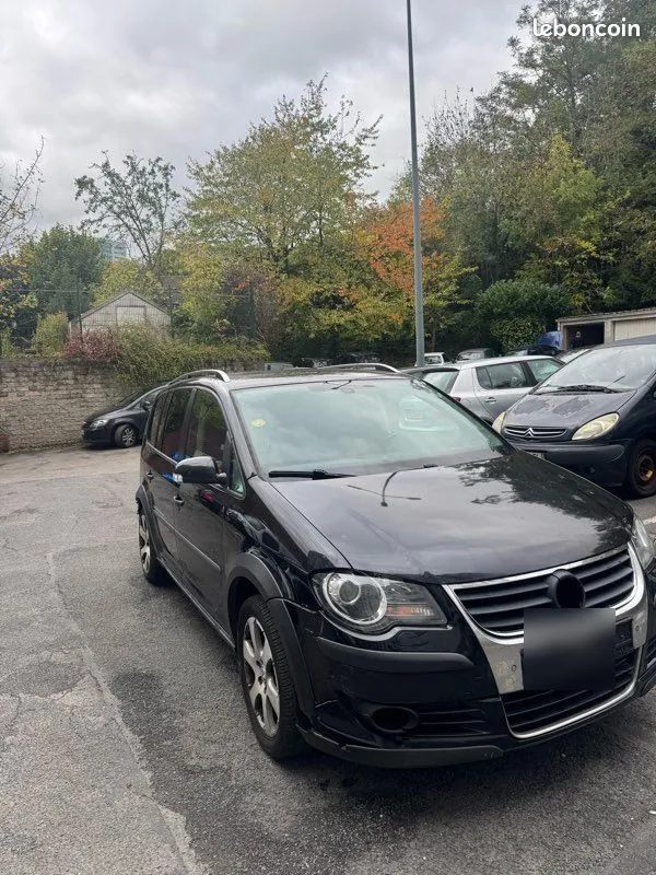 Volkswagen Touran 2008 photo 2