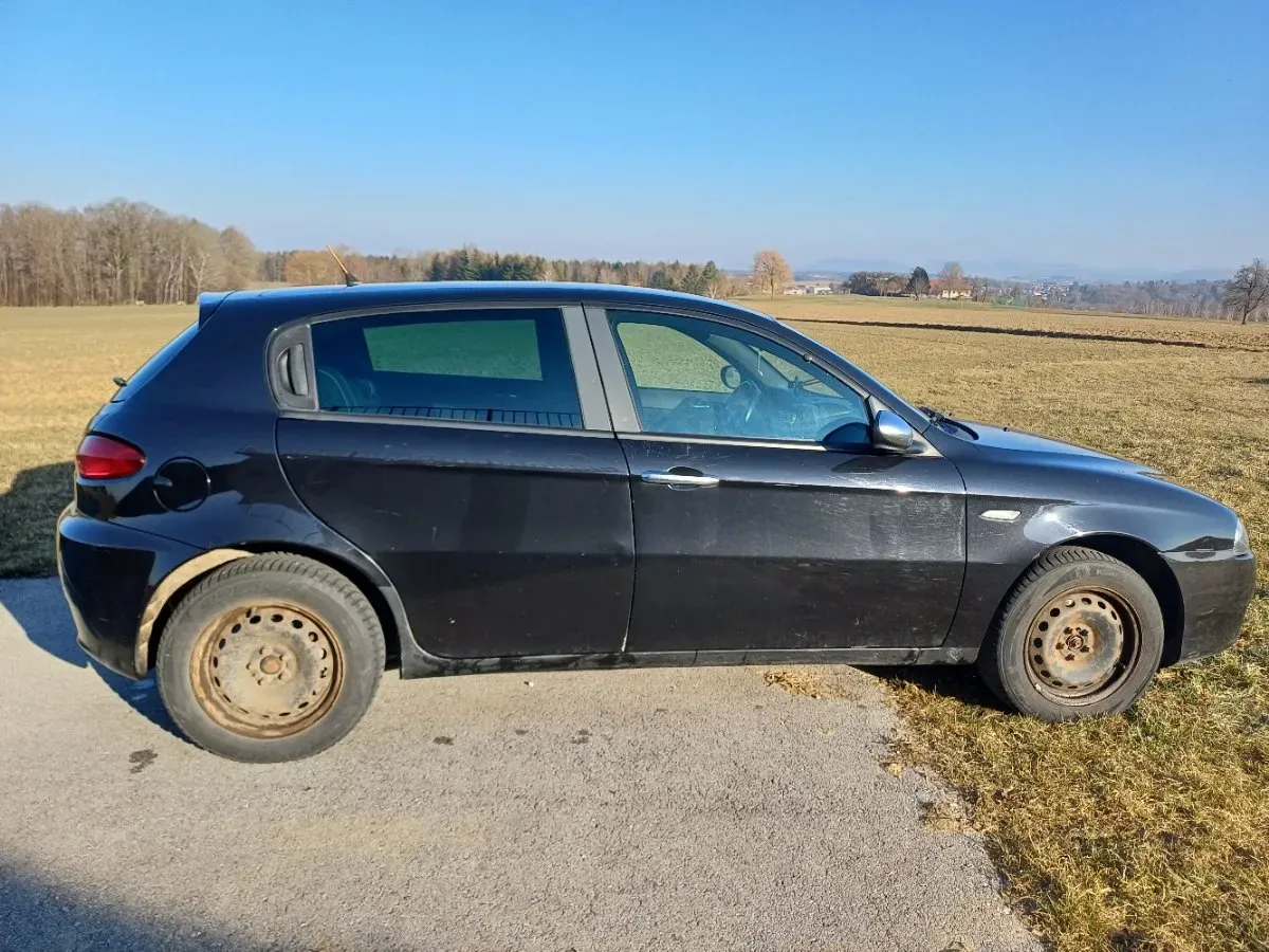 Alfa Romeo 147 2008 photo 2
