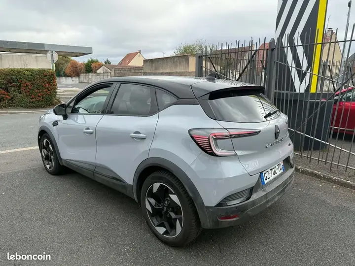 Renault Captur 2024 photo 2