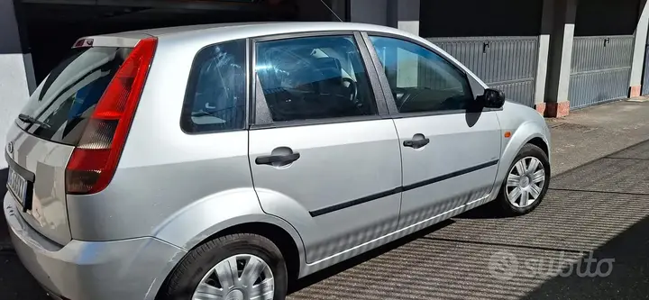 Ford Fiesta 2002 photo 4