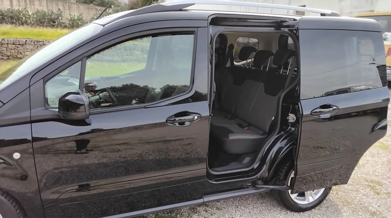 Ford Tourneo Courier 2017 photo 4