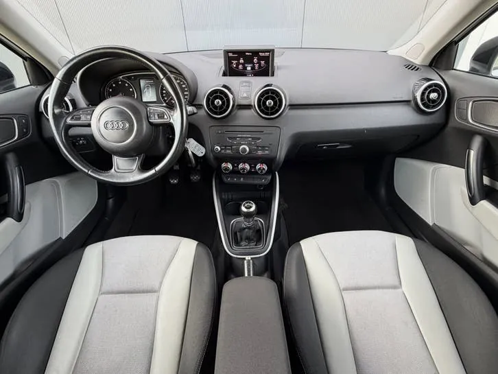 Audi A1 2011 photo 2