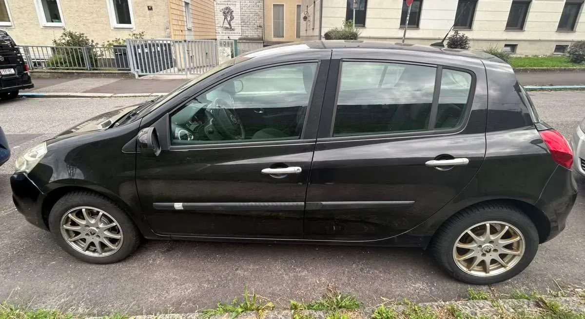 Renault Clio 2010 photo 3