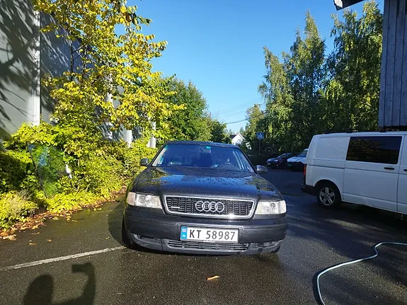 Audi A8 1996 photo 2
