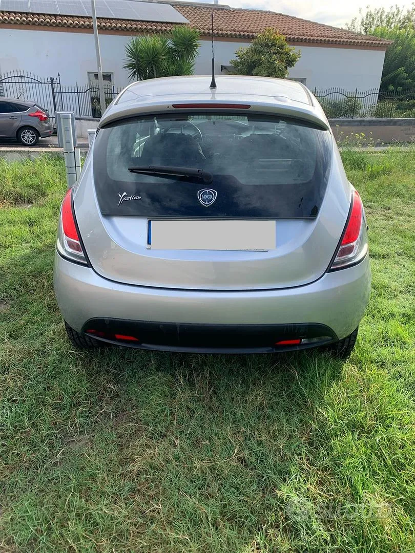 Lancia Ypsilon 2012 photo 2