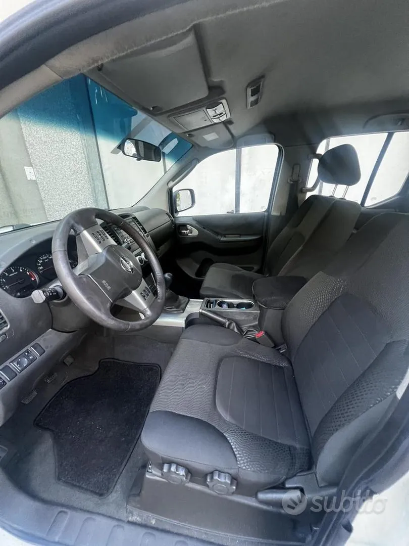 Nissan Navara 2012 photo 5