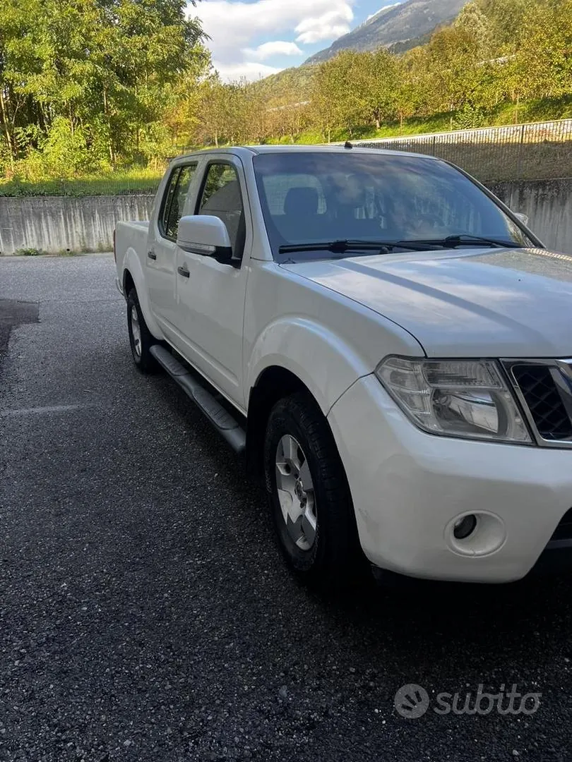 Nissan Navara 2012 photo 2