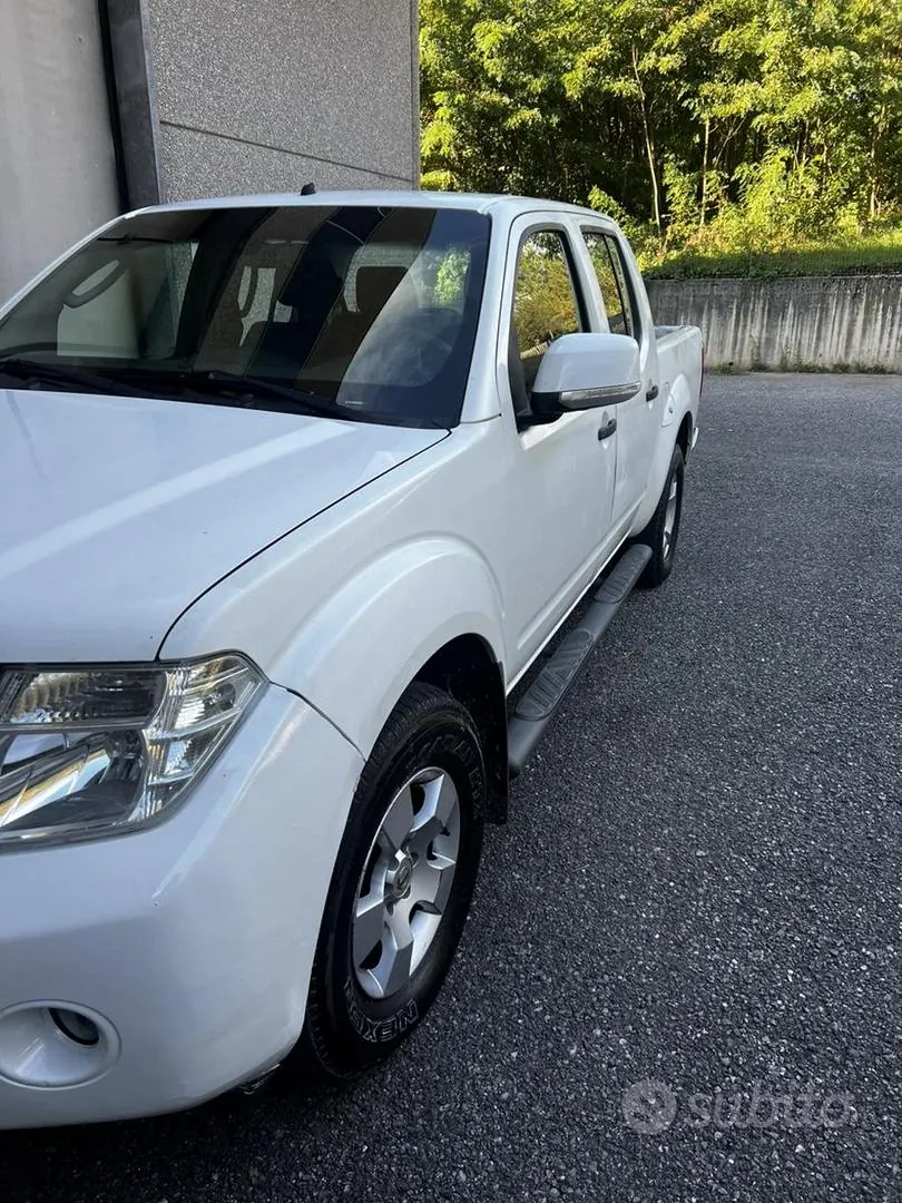 Nissan Navara 2012 photo 3
