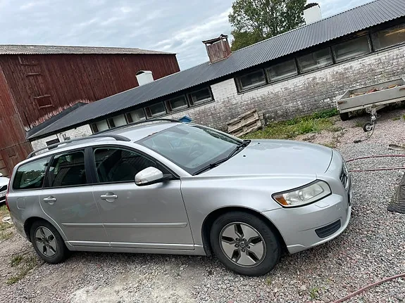 Volvo V50 2011 photo 2