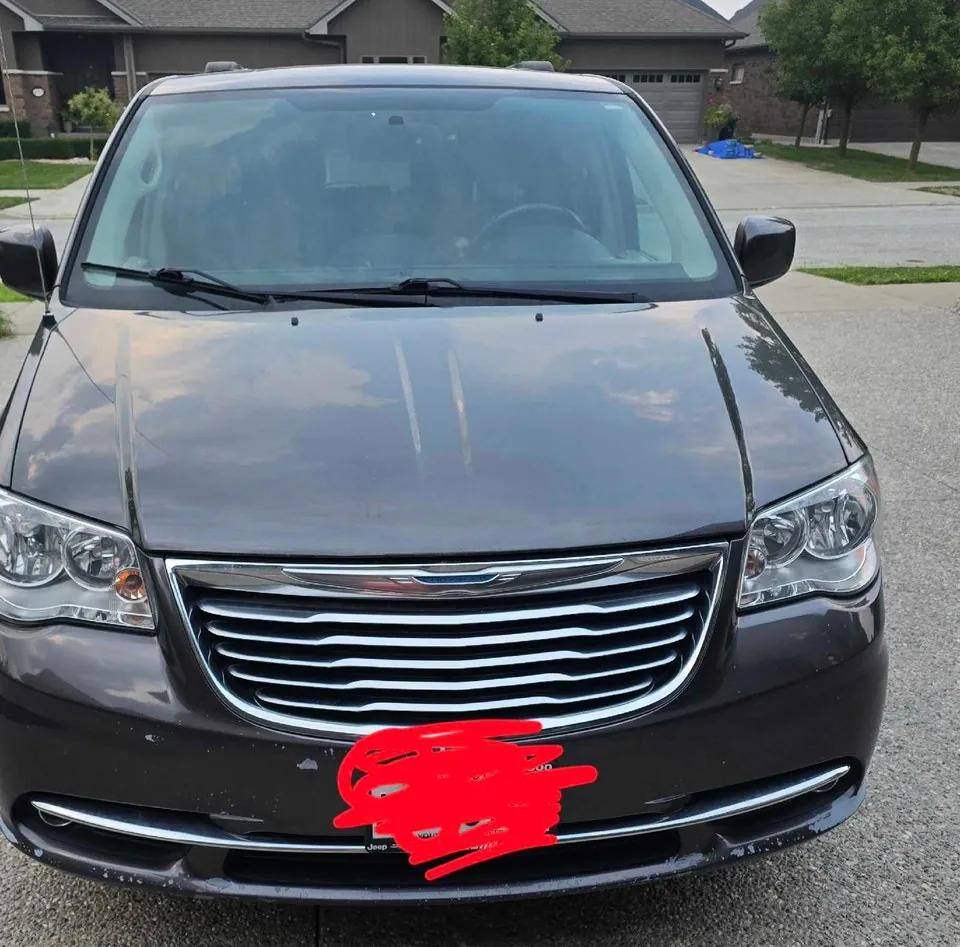 Chrysler Town & Country 2015 photo 3