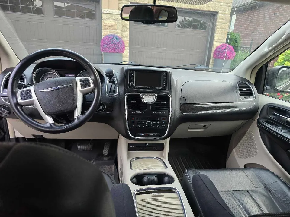 Chrysler Town & Country 2015 photo 5