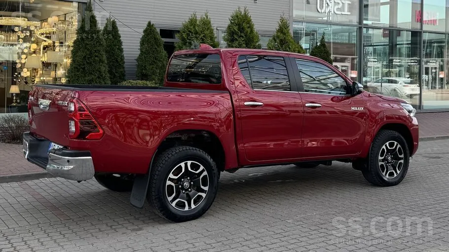 Toyota Hilux 2023 photo 2