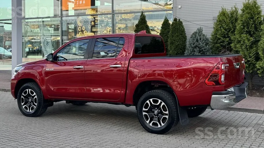 Toyota Hilux 2023 photo 4