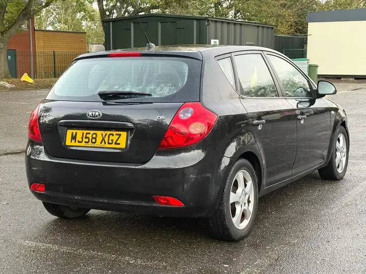 Kia Ceed 2009 photo 4