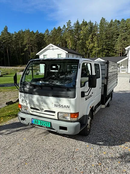 Nissan Cabstar 2002 photo 2
