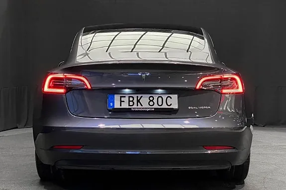 Tesla Model 3 2021 photo 2