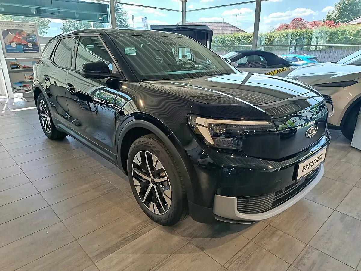 Ford Explorer photo 3