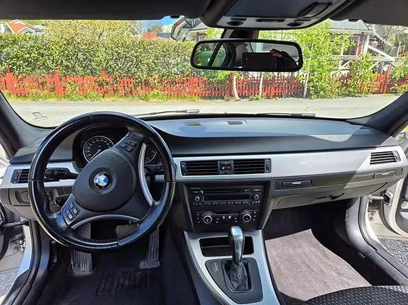 BMW 320D 2011 photo 2