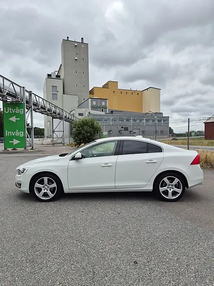 Volvo S60 2014 photo 2