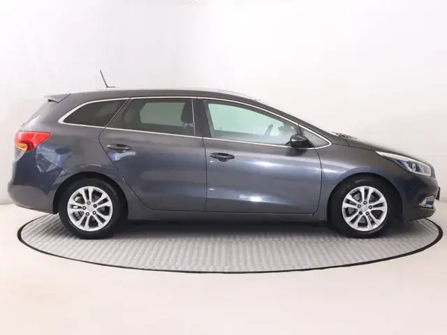 Kia Ceed Sw 2015 photo 4