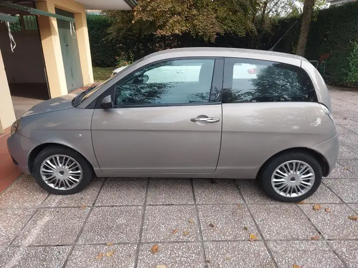 Lancia Ypsilon