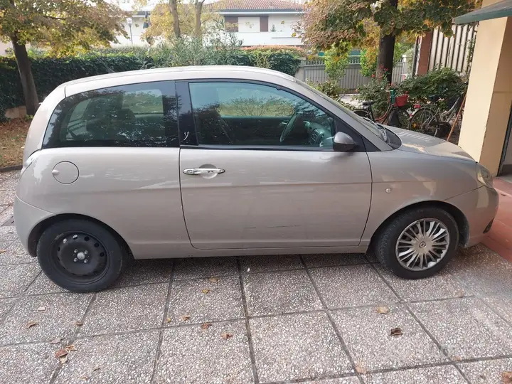 Lancia Ypsilon 2008 photo 2