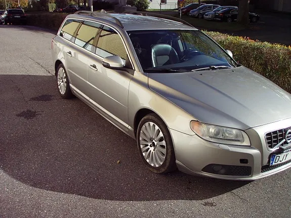 Volvo V70 2010 photo 2