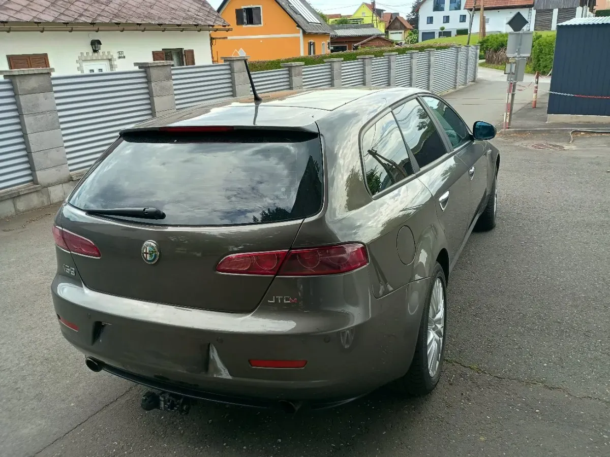 Alfa Romeo 159 2009 photo 2