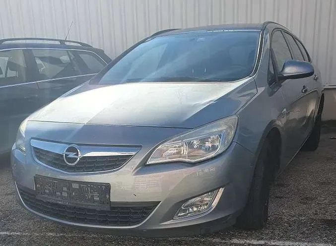 Opel Astra 2011 photo 3