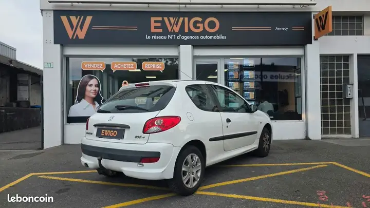 Peugeot 206 2010 photo 2
