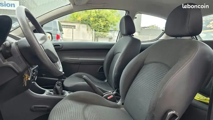Peugeot 206 2010 photo 5