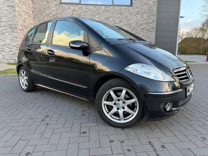 Mercedes-Benz A200