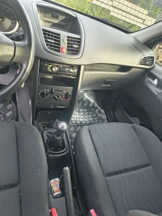 Peugeot 207 2007 photo 3