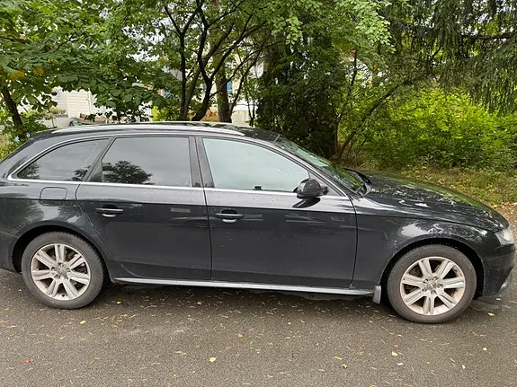 Audi A4 2010 photo 3