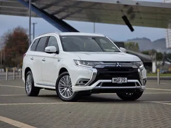 Mitsubishi Outlander 2019 photo 2