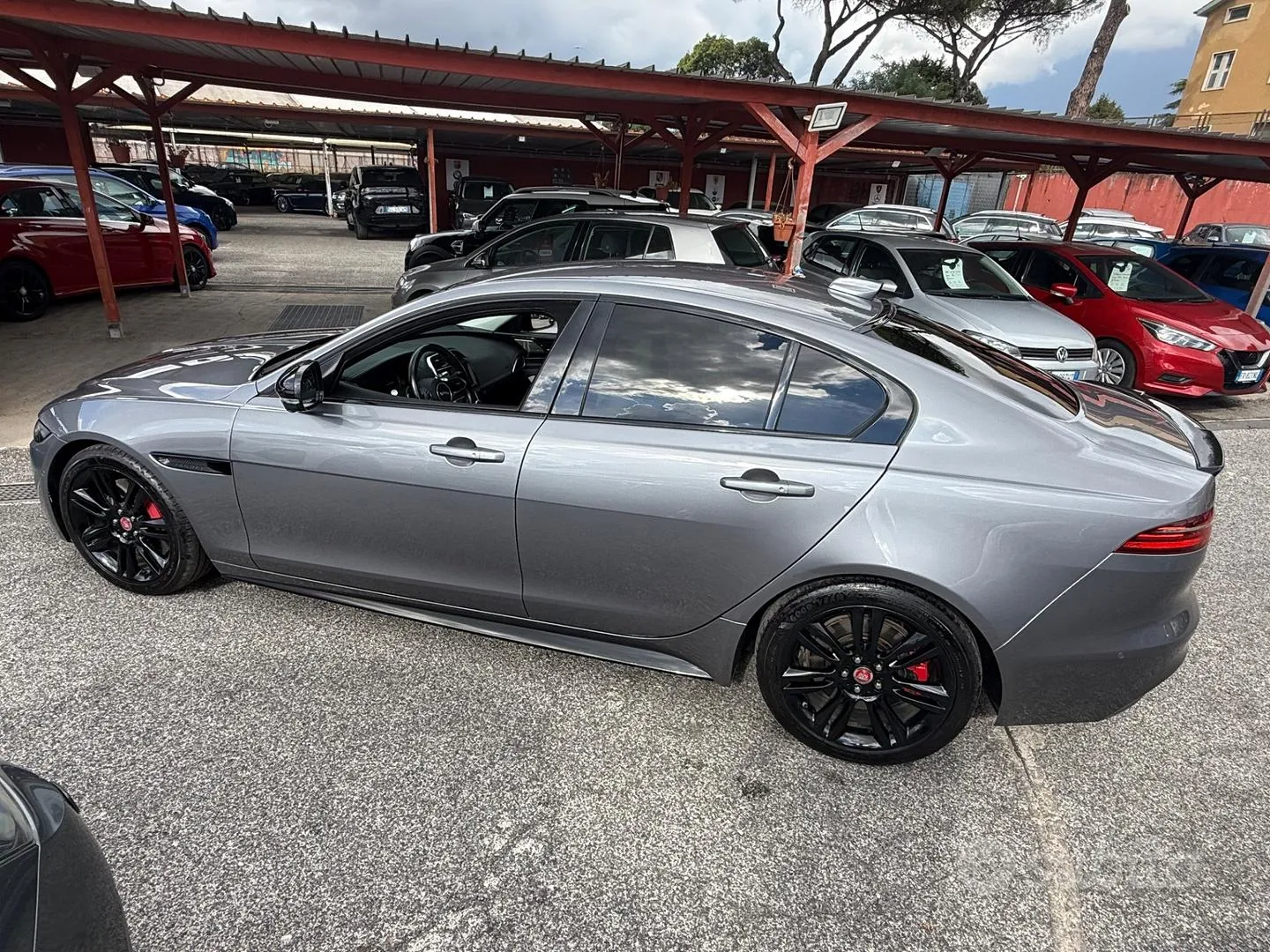 Jaguar Xe 2022 photo 5