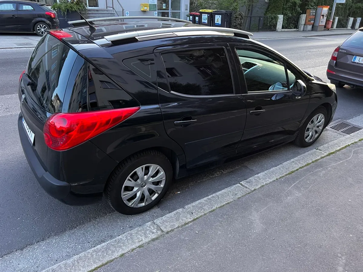Peugeot 207 2010 photo 3