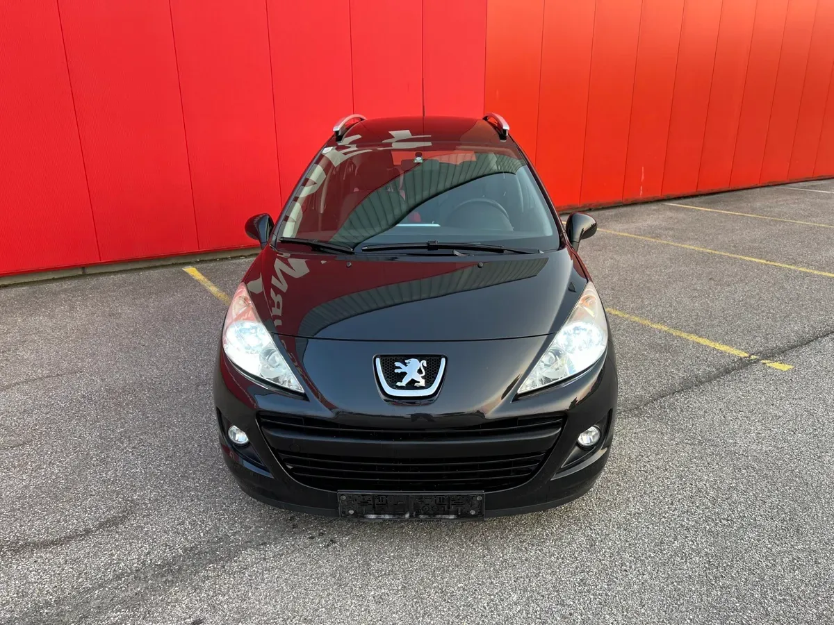 Peugeot 207 2010 photo 2