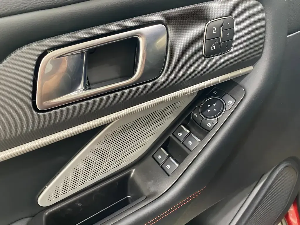 Ford Explorer 2026 photo 5