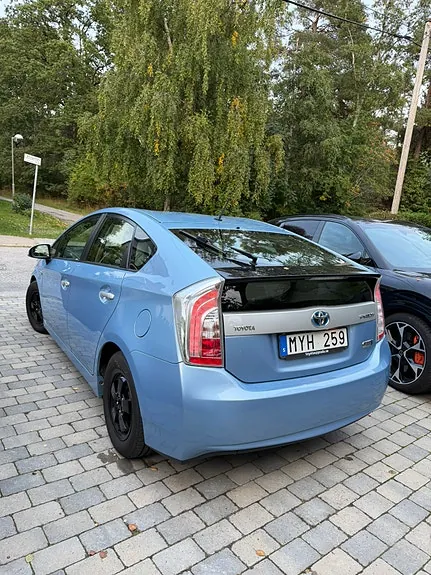 Toyota Prius Plug-In Hybrid 2012 photo 4