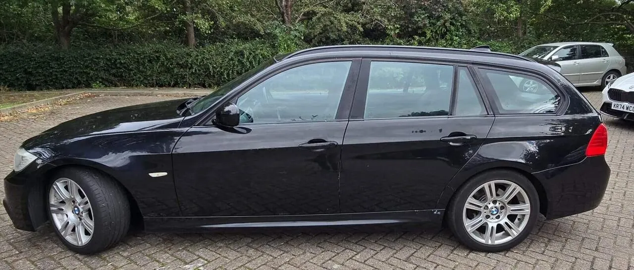 BMW 3 Series 2011 photo 3