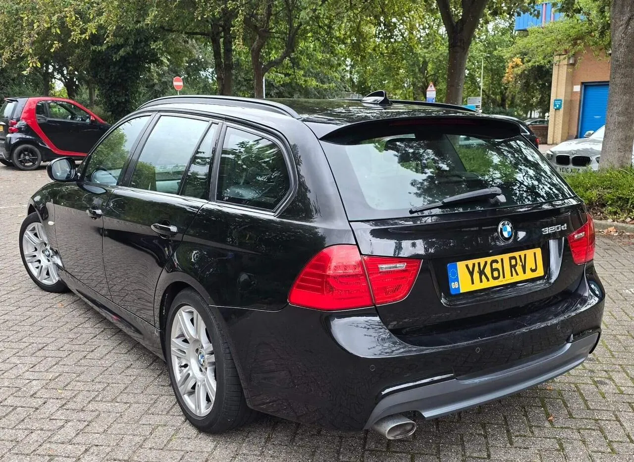 BMW 3 Series 2011 photo 4