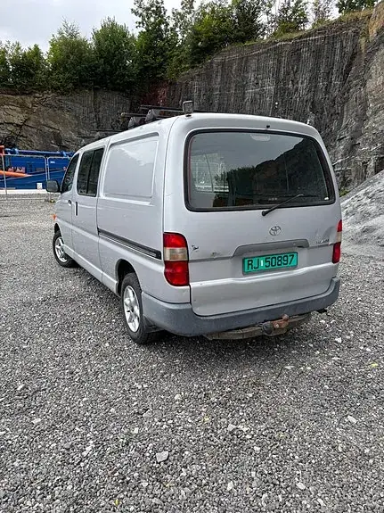 Toyota Hiace 2005 photo 2