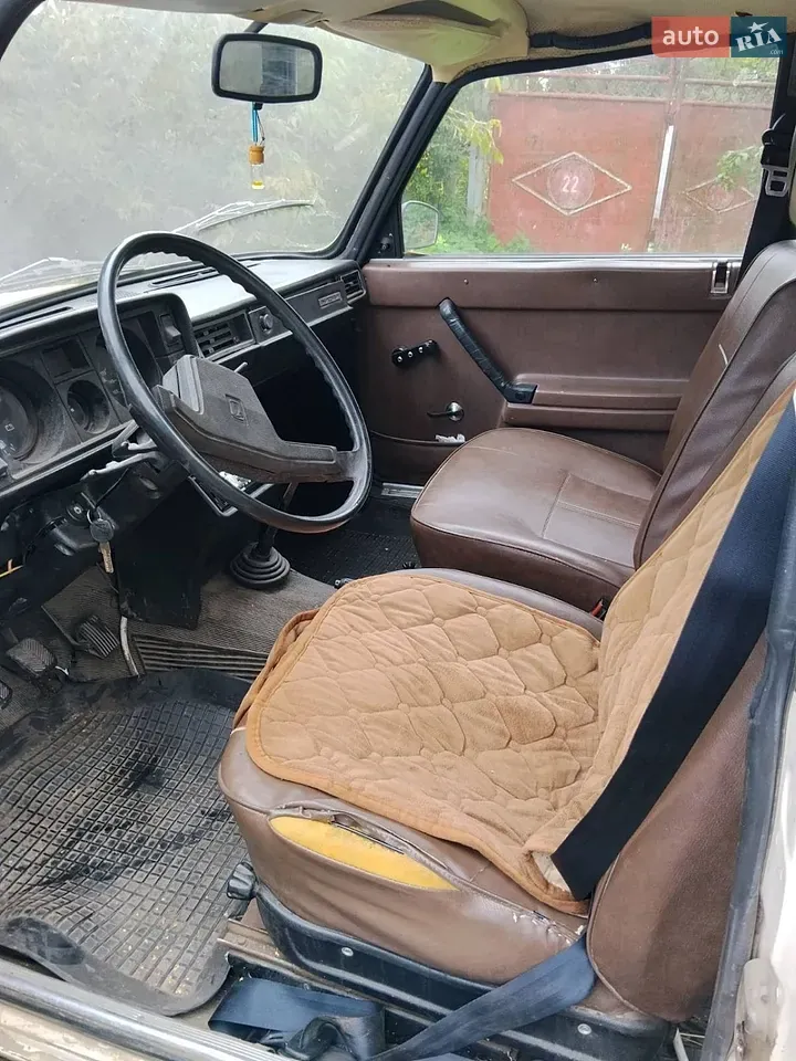 Lada 2105 1987 photo 2